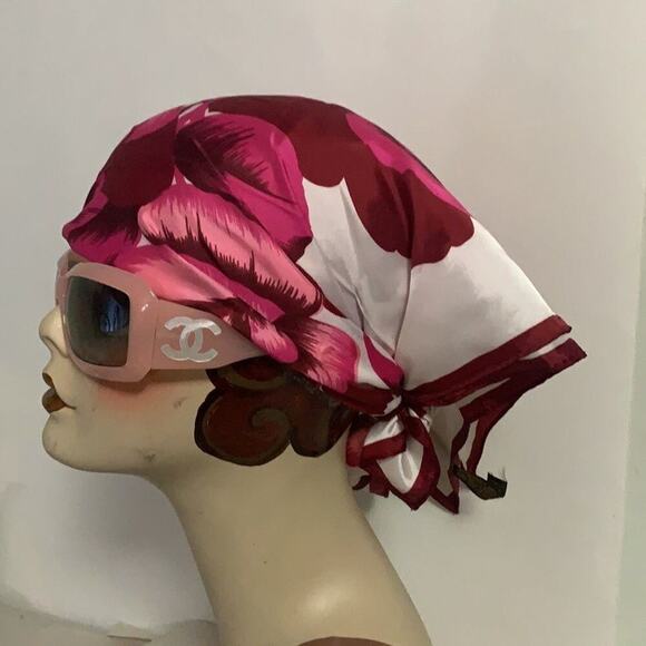 NWOT EXCLUSIVE DESIGN ACETATE ROLL HEM‎ FLORAL SCARF - Picture 2 of 6